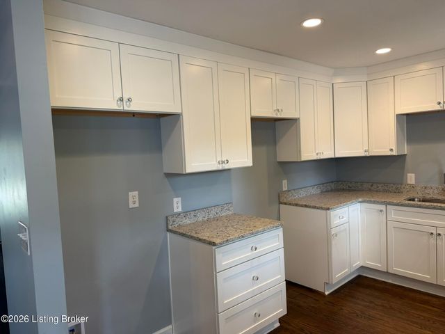 10015 East Ave, Louisville, KY 40272
