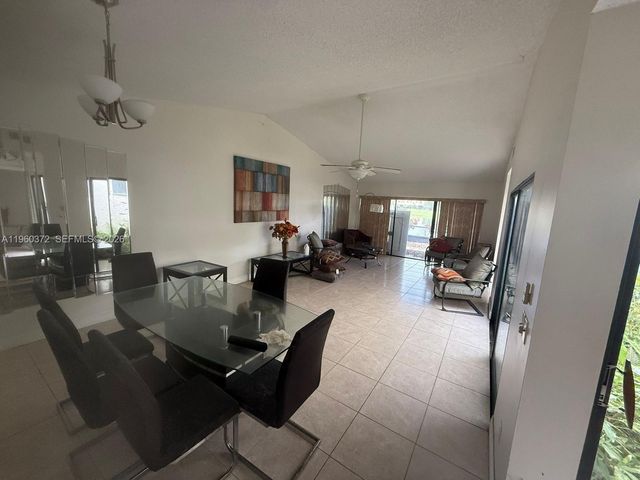 5223 Gate Lake Rd 5223, Tamarac, FL 33319