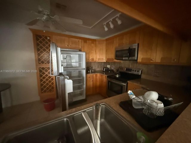 5223 Gate Lake Rd 5223, Tamarac, FL 33319