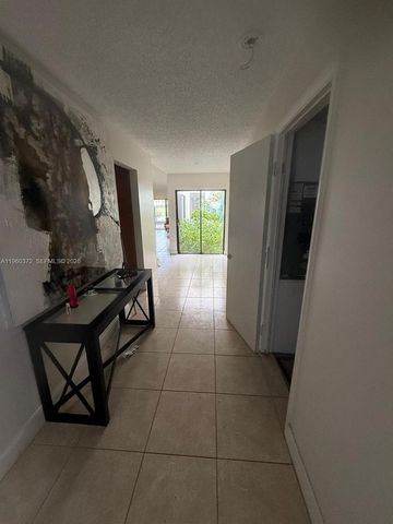 5223 Gate Lake Rd 5223, Tamarac, FL 33319