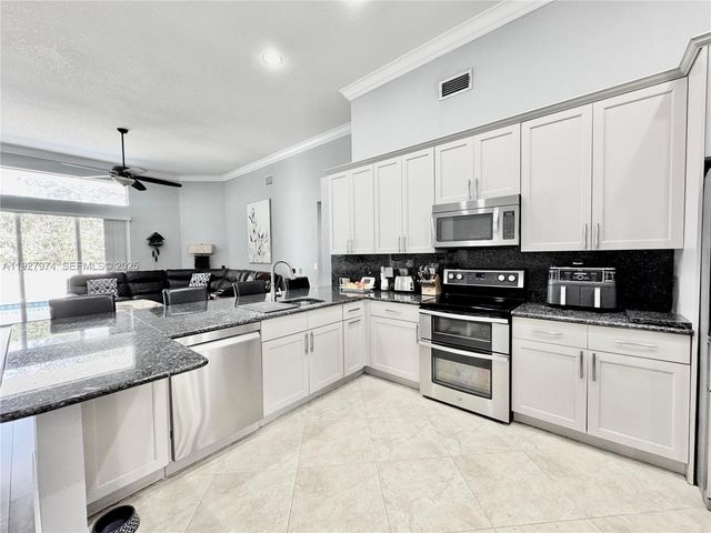 19754 Dinner Key Dr, Boca Raton, FL 33498