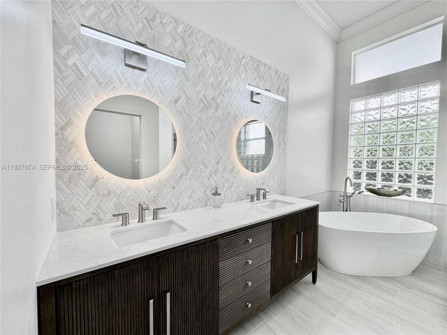 19754 Dinner Key Dr, Boca Raton, FL 33498