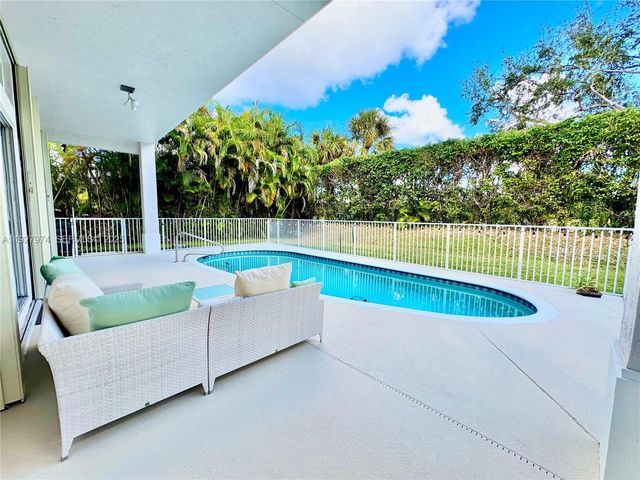 19754 Dinner Key Dr, Boca Raton, FL 33498