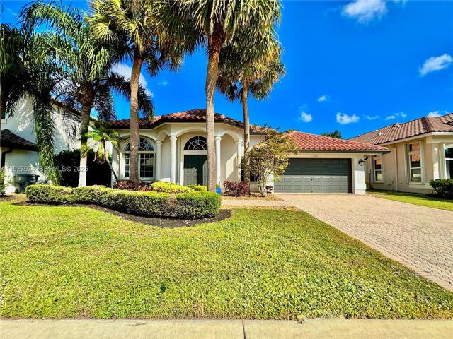 19754 Dinner Key Dr, Boca Raton, FL 33498