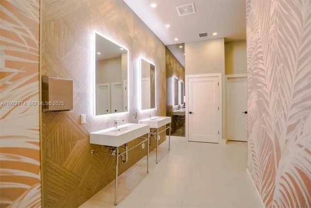 19754 Dinner Key Dr, Boca Raton, FL 33498