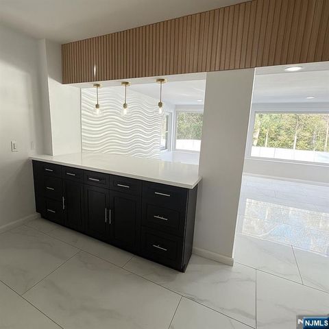 996 Palisade Avenue, Teaneck, NJ 07666