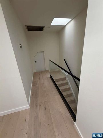 996 Palisade Avenue, Teaneck, NJ 07666