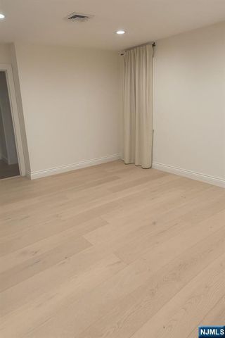 996 Palisade Avenue, Teaneck, NJ 07666