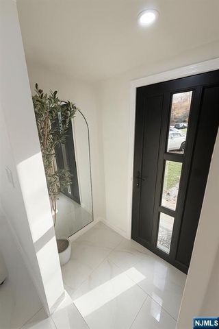 996 Palisade Avenue, Teaneck, NJ 07666