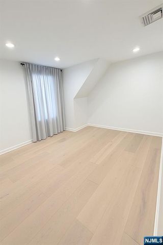 996 Palisade Avenue, Teaneck, NJ 07666