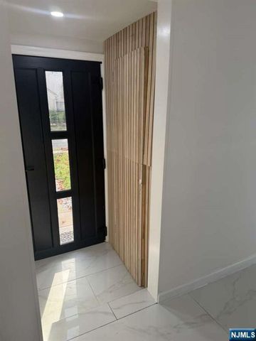 996 Palisade Avenue, Teaneck, NJ 07666