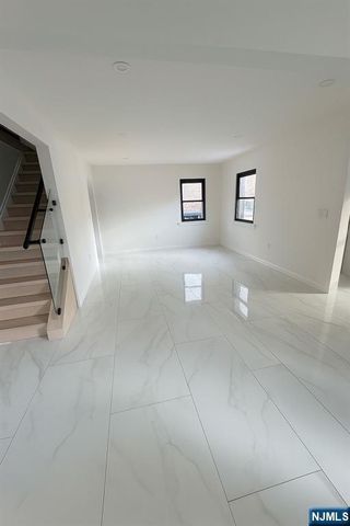 996 Palisade Avenue, Teaneck, NJ 07666