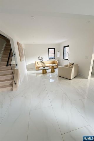 996 Palisade Avenue, Teaneck, NJ 07666