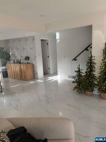 996 Palisade Avenue, Teaneck, NJ 07666