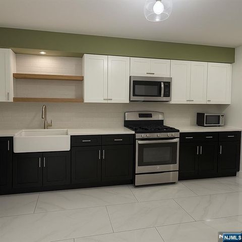 996 Palisade Avenue, Teaneck, NJ 07666