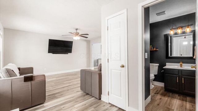 156 Glen Crossing Drive, Etna, OH 43062