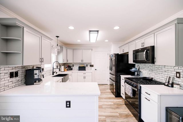 3 SUSSEX DR, Carlisle, PA 17013