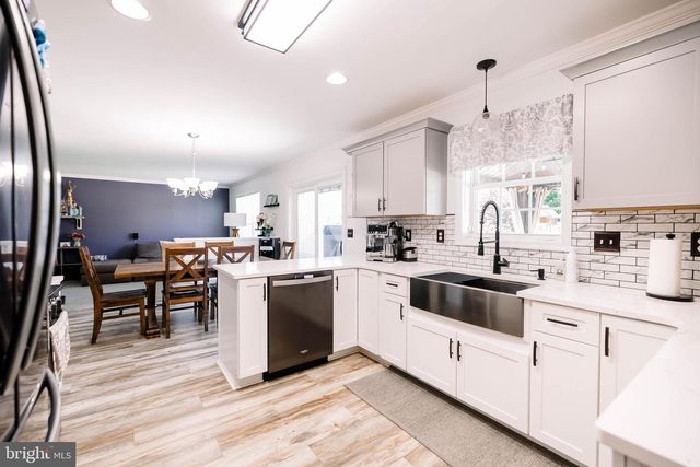 3 SUSSEX DR, Carlisle, PA 17013