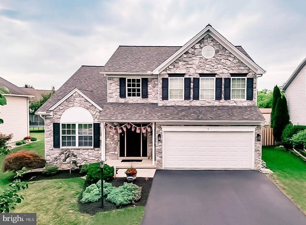3 SUSSEX DR, Carlisle, PA 17013