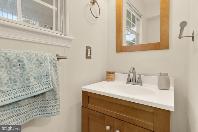 9400 FOX RUN DR, Clinton, MD 20735