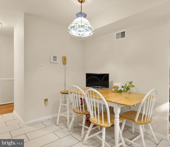 9400 FOX RUN DR, Clinton, MD 20735