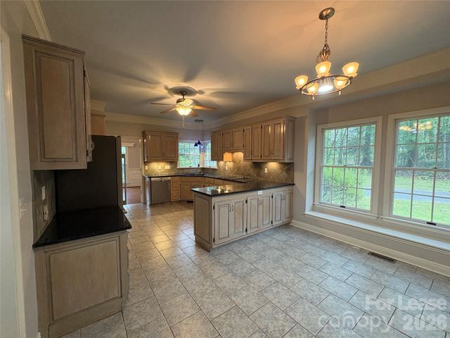 27 Mountain Lake Drive, Hendersonville, NC 28739