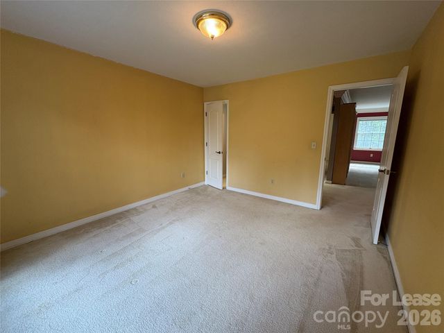 27 Mountain Lake Drive, Hendersonville, NC 28739