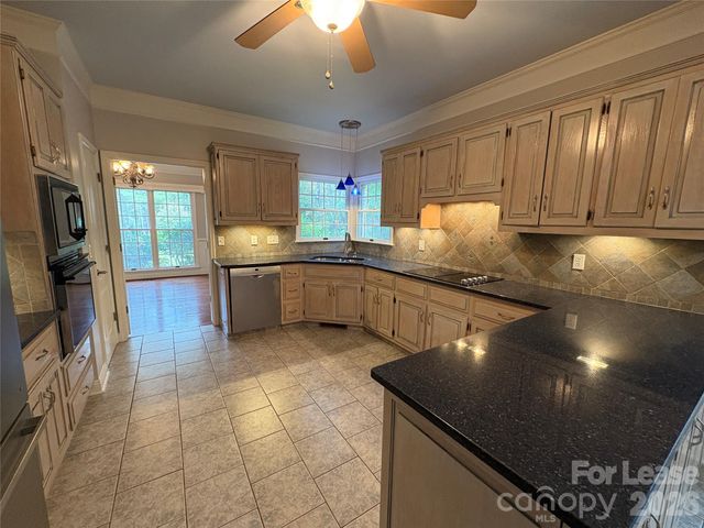 27 Mountain Lake Drive, Hendersonville, NC 28739