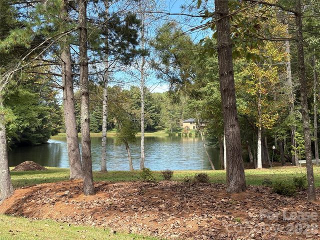 27 Mountain Lake Drive, Hendersonville, NC 28739