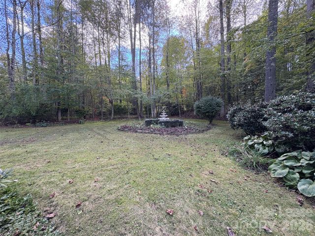27 Mountain Lake Drive, Hendersonville, NC 28739