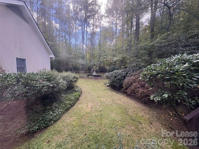 27 Mountain Lake Drive, Hendersonville, NC 28739