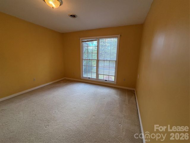 27 Mountain Lake Drive, Hendersonville, NC 28739