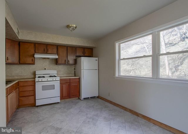 535 SAINT MARYS DR, Steelton, PA 17113