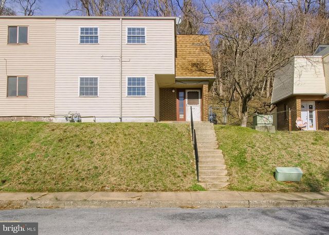 535 SAINT MARYS DR, Steelton, PA 17113