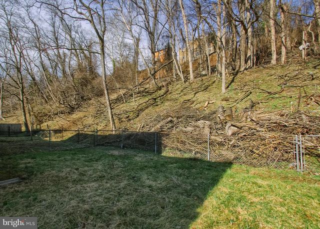 535 SAINT MARYS DR, Steelton, PA 17113