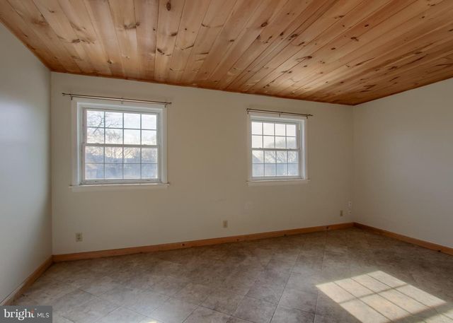 535 SAINT MARYS DR, Steelton, PA 17113