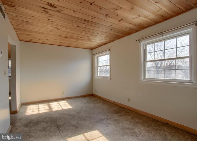 535 SAINT MARYS DR, Steelton, PA 17113