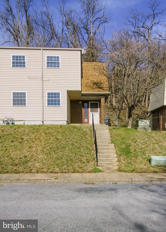 535 SAINT MARYS DR, Steelton, PA 17113