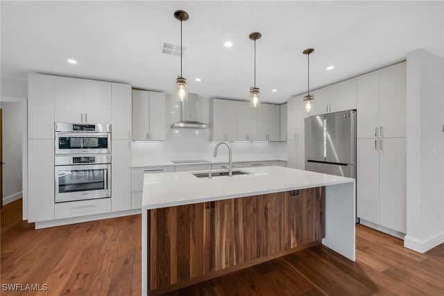 190 Dan River CT, Marco Island, FL 34145