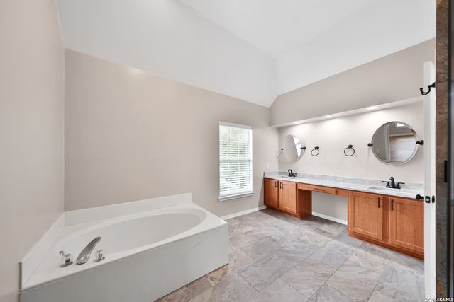 9427 KEEGANS WOODS DR, San Antonio, TX 78254