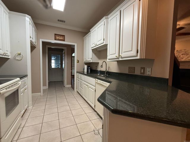 981 Colonial Drive, Jacksonville, AR 72076