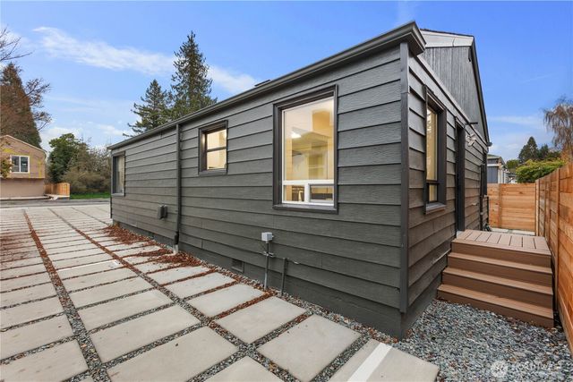 8731 13th Avenue NW, Seattle, WA 98117