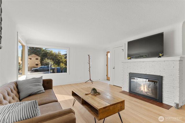 8731 13th Avenue NW, Seattle, WA 98117