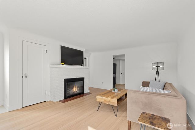 8731 13th Avenue NW, Seattle, WA 98117