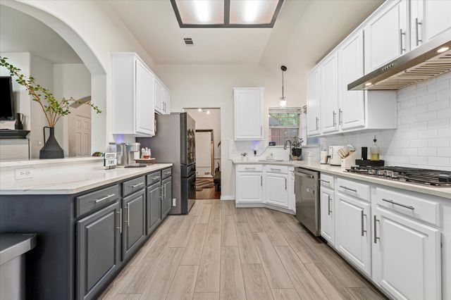 1040 Essex Drive, Cedar Hill, TX 75104