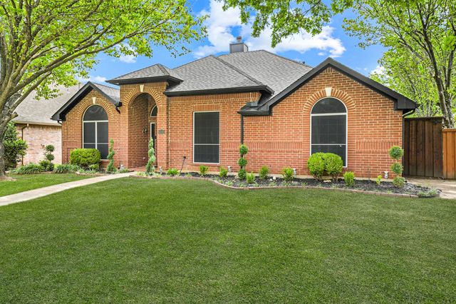 1040 Essex Drive, Cedar Hill, TX 75104