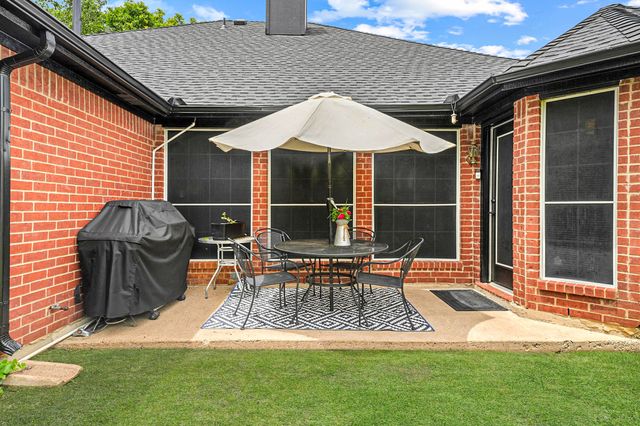1040 Essex Drive, Cedar Hill, TX 75104