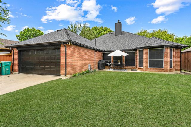 1040 Essex Drive, Cedar Hill, TX 75104