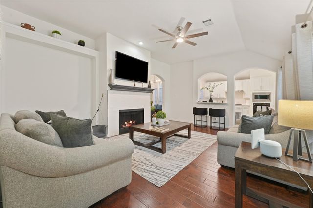 1040 Essex Drive, Cedar Hill, TX 75104