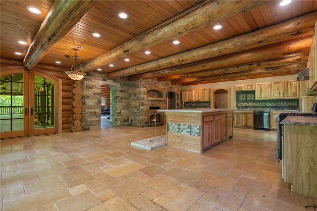 10836 Bray Road, Elkins, AR 72727